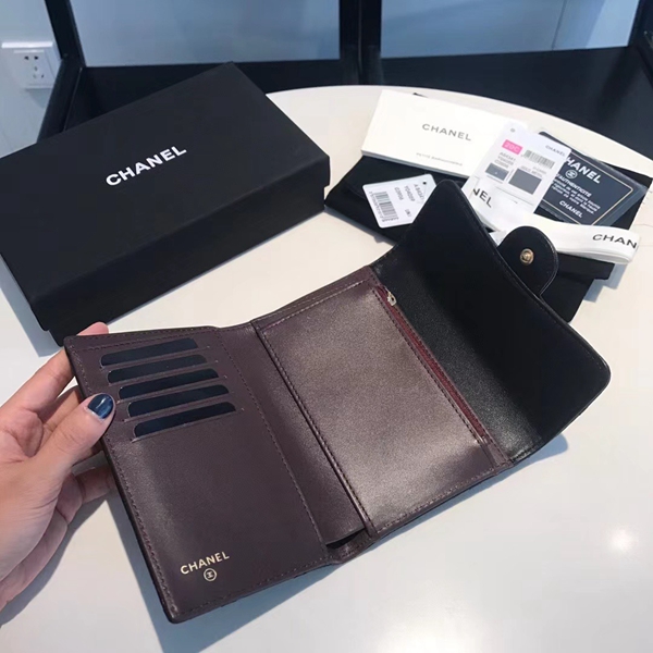 シャネル財布角部分ディテール